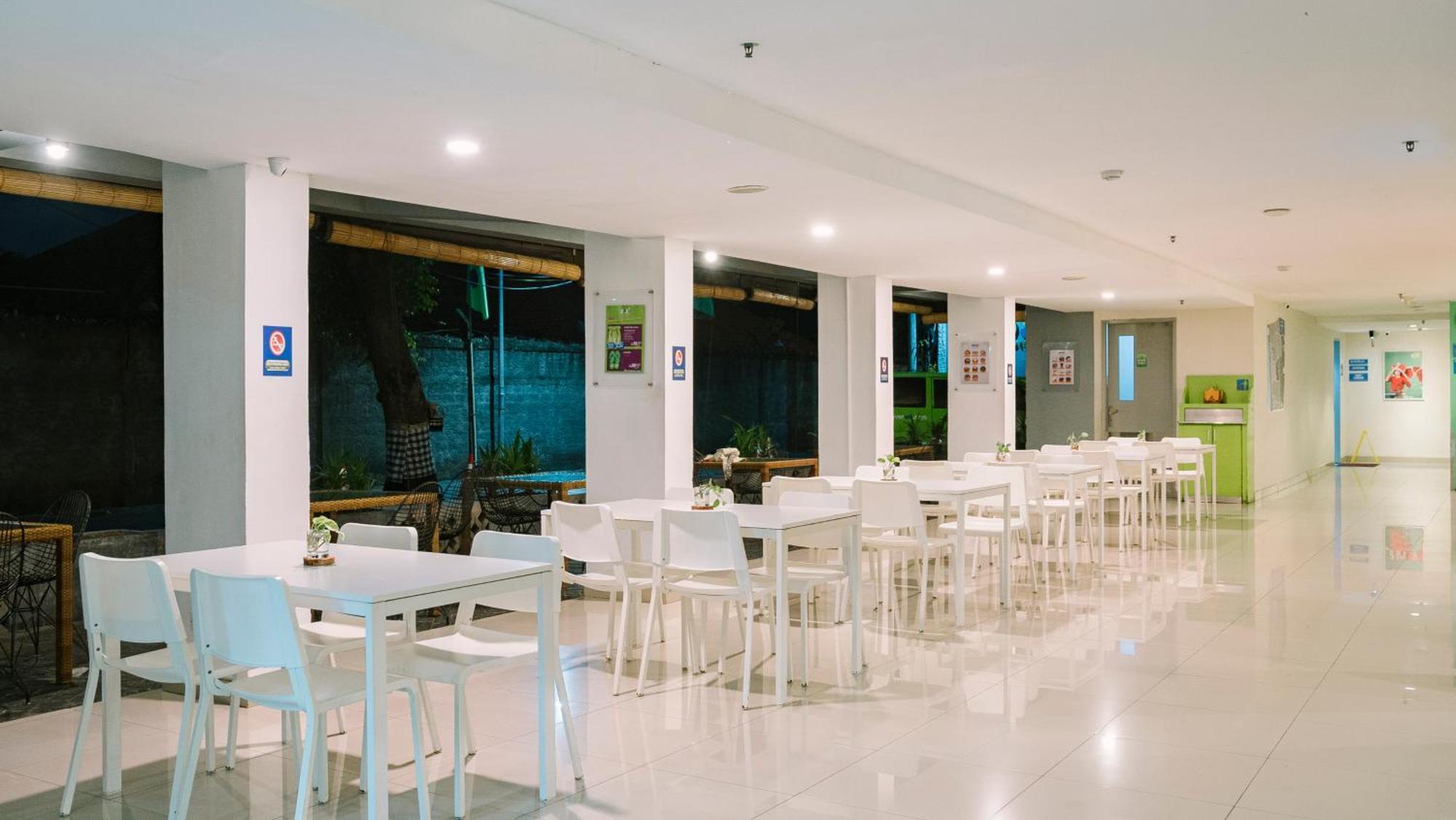 Pop! Hotel Kuta Beach Buitenkant foto